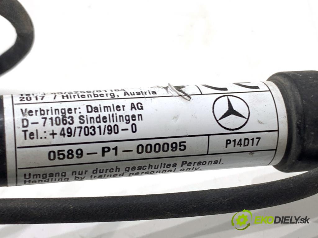 MERCEDES-BENZ CLA coupe coupe 2017 80 kW CLA 180 CDI / d (117.312) 1461 Záves kapoty ľavy predný