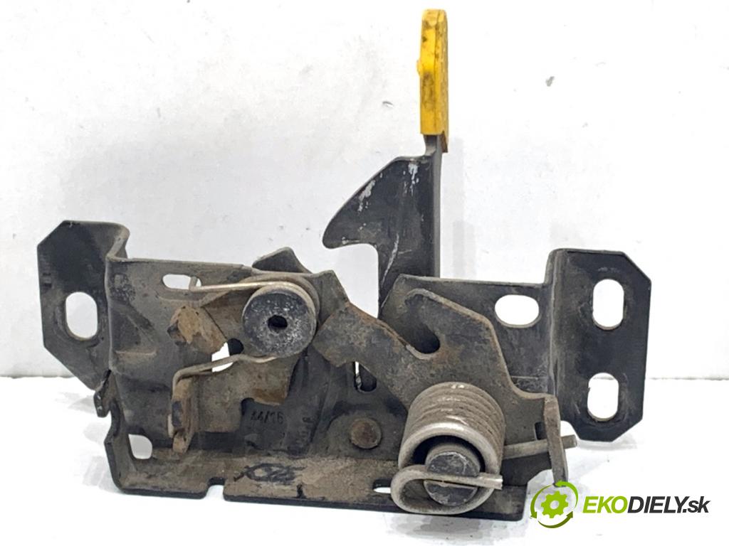 MERCEDES-BENZ CLA coupe coupe 2017 80 kW CLA 180 CDI / d (117.312) 1461 zámok kapoty přední část A2468800460