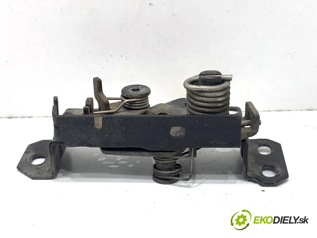 MERCEDES-BENZ CLA coupe coupe 2017 80 kW CLA 180 CDI / d (117.312) 1461 zámok kapoty přední část A2468800460