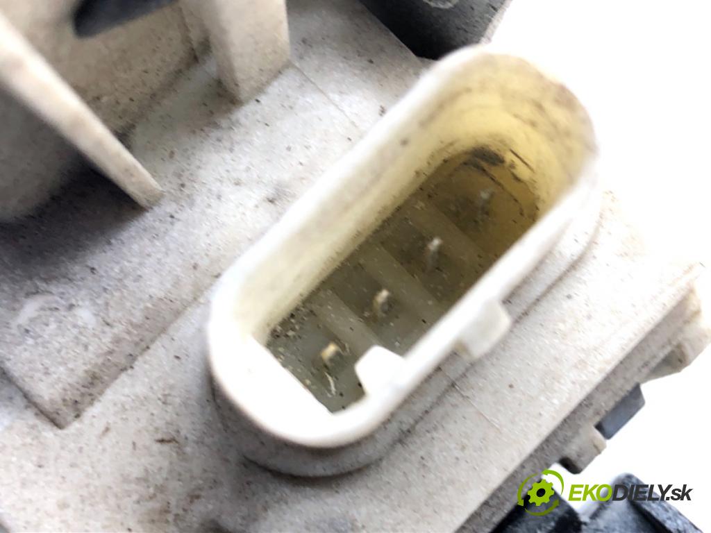 MERCEDES-BENZ CLA coupe coupe 2017 80 kW CLA 180 CDI / d (117.312) 1461 zámok Dvere pravy zad