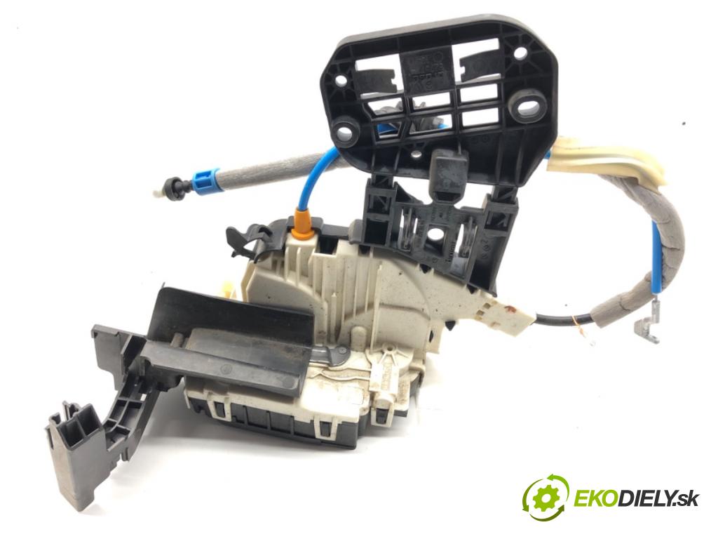 MERCEDES-BENZ CLA coupe coupe 2017 80 kW CLA 180 CDI / d (117.312) 1461 zámok Dvere pravy predný