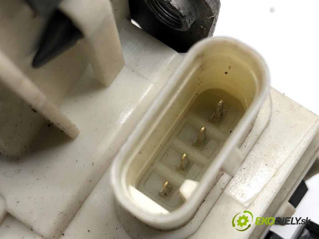 MERCEDES-BENZ CLA coupe coupe 2017 80 kW CLA 180 CDI / d (117.312) 1461 zámok Dvere ľavy predný