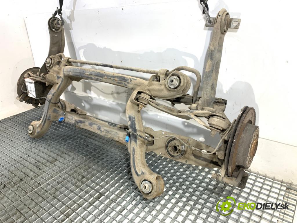 MERCEDES-BENZ CLA coupe coupe 2017 80 kW CLA 180 CDI / d (117.312) 1461 Výstuha zad