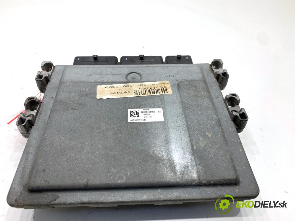 MERCEDES-BENZ CLA coupe coupe 2017 80 kW CLA 180 CDI / d (117.312) 1461 riadiaca jednotka Motor A6079002300 (Riadiaca jednotka)