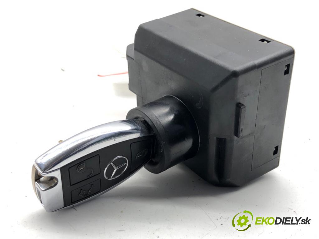 MERCEDES-BENZ CLA coupe coupe 2017 80 kW CLA 180 CDI / d (117.312) 1461 spínačka A2469055003 (Spínací skříňka)