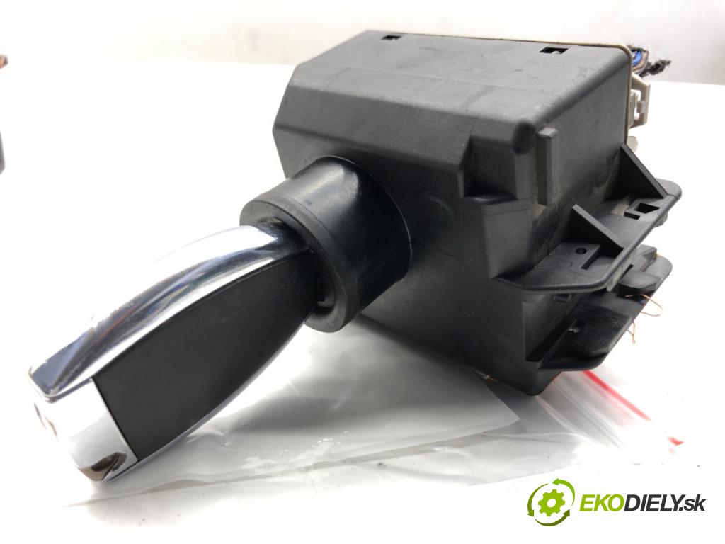 MERCEDES-BENZ CLA coupe coupe 2017 80 kW CLA 180 CDI / d (117.312) 1461 spinačka A2469055003 (Spínacia skrinka)