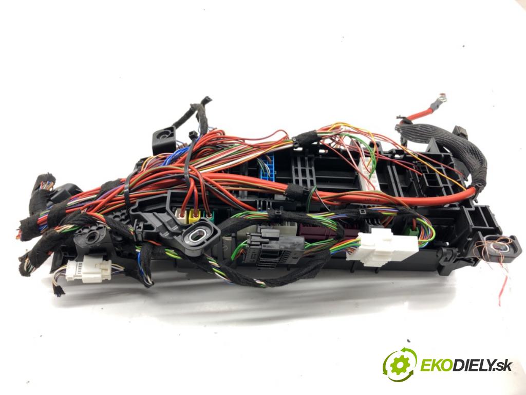 MERCEDES-BENZ CLA coupe coupe 2017 80 kW CLA 180 CDI / d (117.312) 1461 Skrinka poistková A2465402614 (Poistková skrinka)