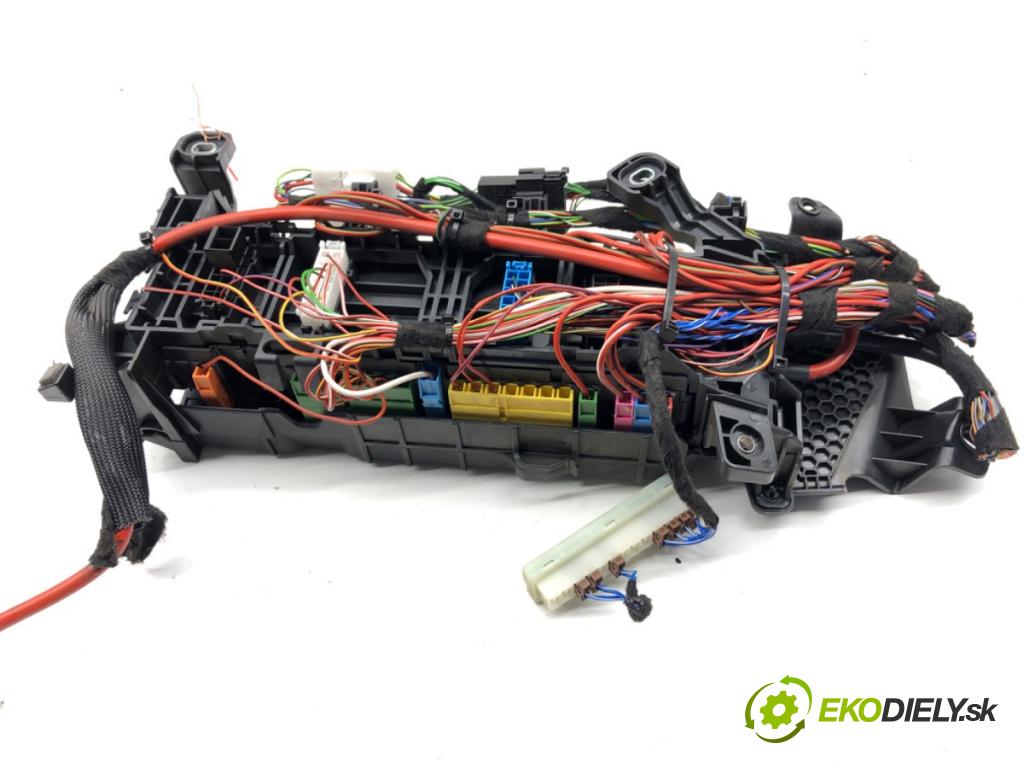 MERCEDES-BENZ CLA coupe coupe 2017 80 kW CLA 180 CDI / d (117.312) 1461 Skrinka poistková A2465402614 (Poistková skrinka)