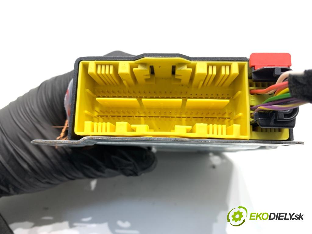 MERCEDES-BENZ CLA coupe coupe 2017 80 kW CLA 180 CDI / d (117.312) 1461 senzor airbag 0285013862 (Snímač)