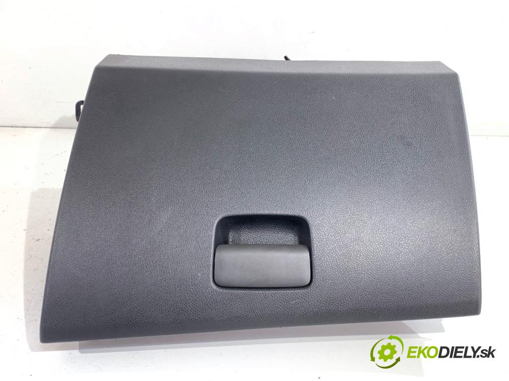 MERCEDES-BENZ CLA coupe coupe 2017 80 kW CLA 180 CDI / d (117.312) 1461 přihrádka kastlík spolujezdce  (Přihrádka (kastlík))