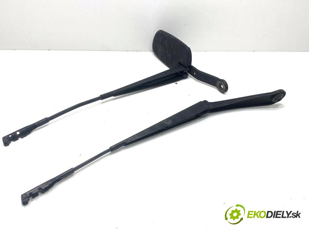 MERCEDES-BENZ CLA coupe coupe 2017 80 kW CLA 180 CDI / d (117.312) 1461 Rameno stierače predný A1768203400 A1768203600