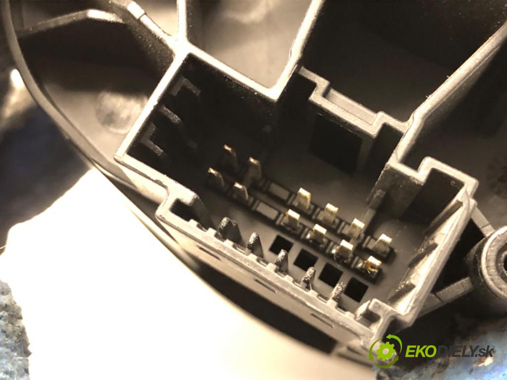 MERCEDES-BENZ CLA coupe coupe 2017 80 kW CLA 180 CDI / d (117.312) 1461 přepínač kombinovaný 419416 (Páčky pod volantem)