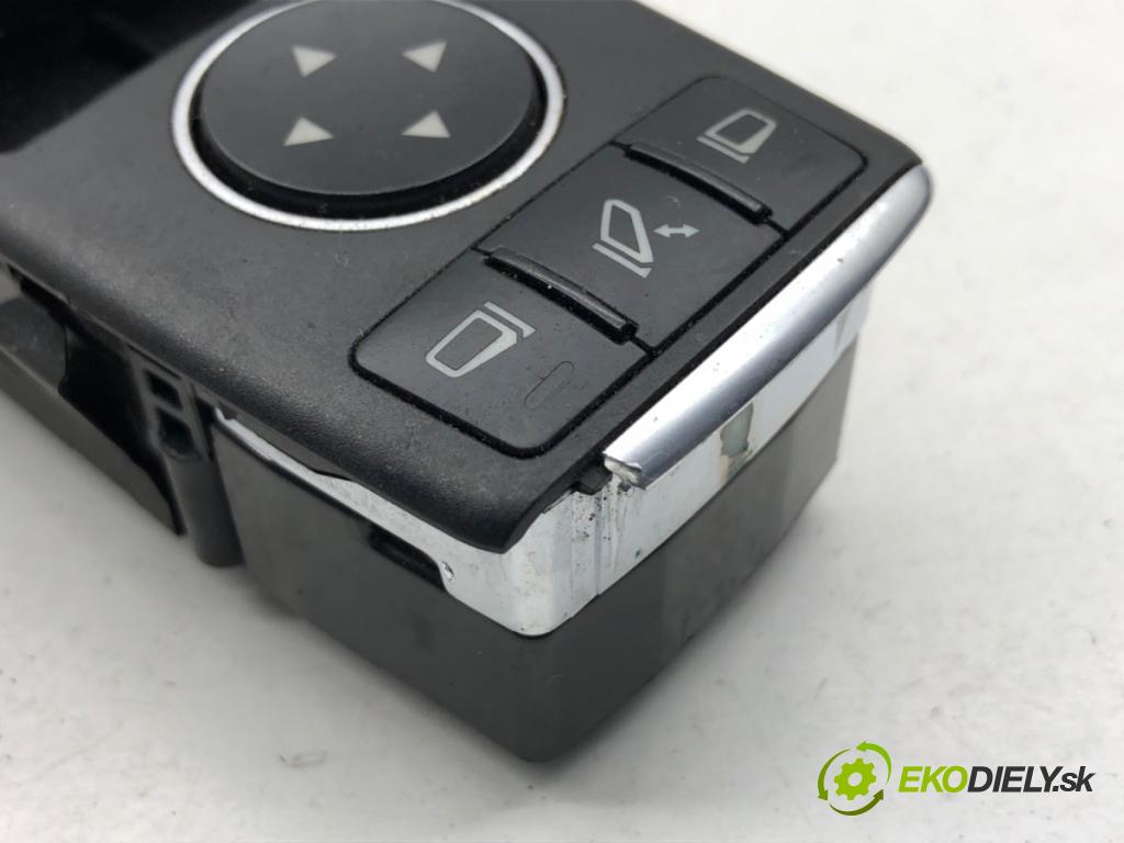 MERCEDES-BENZ CLA coupe coupe 2017 80 kW CLA 180 CDI / d (117.312) 1461 Prepínač okien A1669054400 (Prepínacie páčky pod volantom)