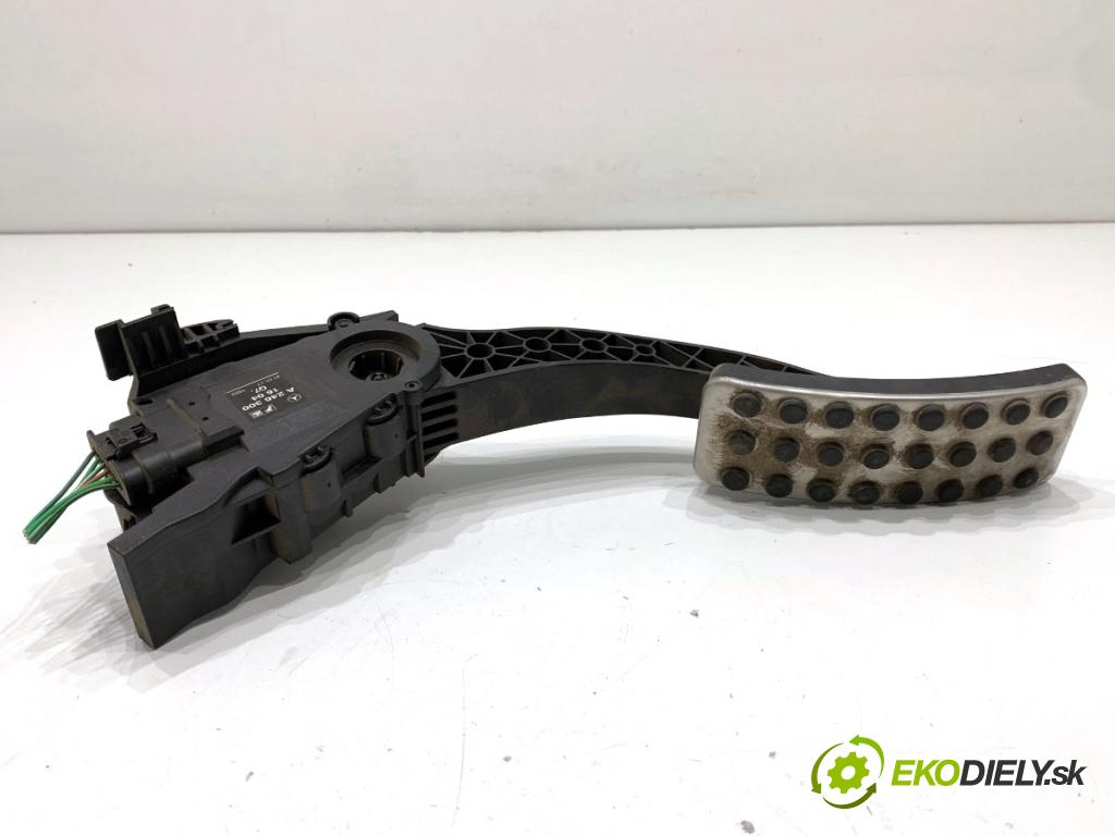 MERCEDES-BENZ CLA coupe coupe 2017 80 kW CLA 180 CDI / d (117.312) 1461 potenciometr plynového pedálu A2463001604 (Potenciometr plynového pedálu)