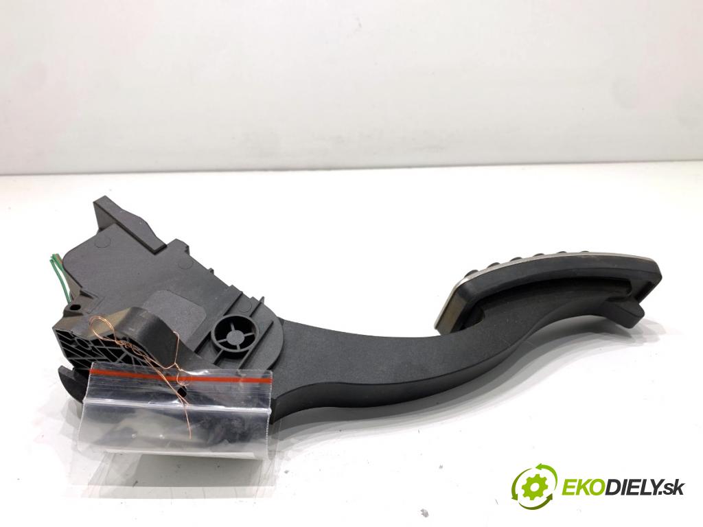 MERCEDES-BENZ CLA coupe coupe 2017 80 kW CLA 180 CDI / d (117.312) 1461 potenciometr plynového pedálu A2463001604 (Potenciometr plynového pedálu)