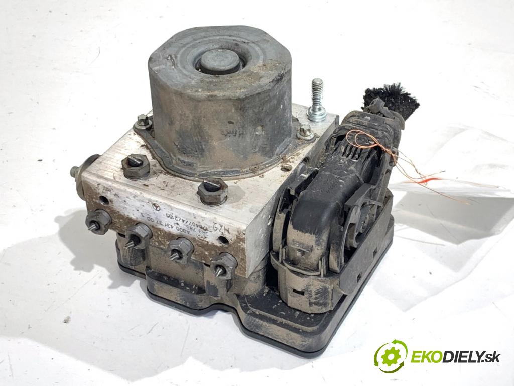 MERCEDES-BENZ CLA coupe coupe 2017 80 kW CLA 180 CDI / d (117.312) 1461 pumpa ABS A0004313700 (Pumpa ABS)