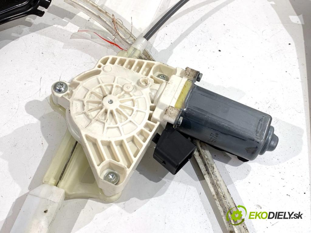 MERCEDES-BENZ CLA coupe coupe 2017 80 kW CLA 180 CDI / d (117.312) 1461 mechanismus okna pravý přední část