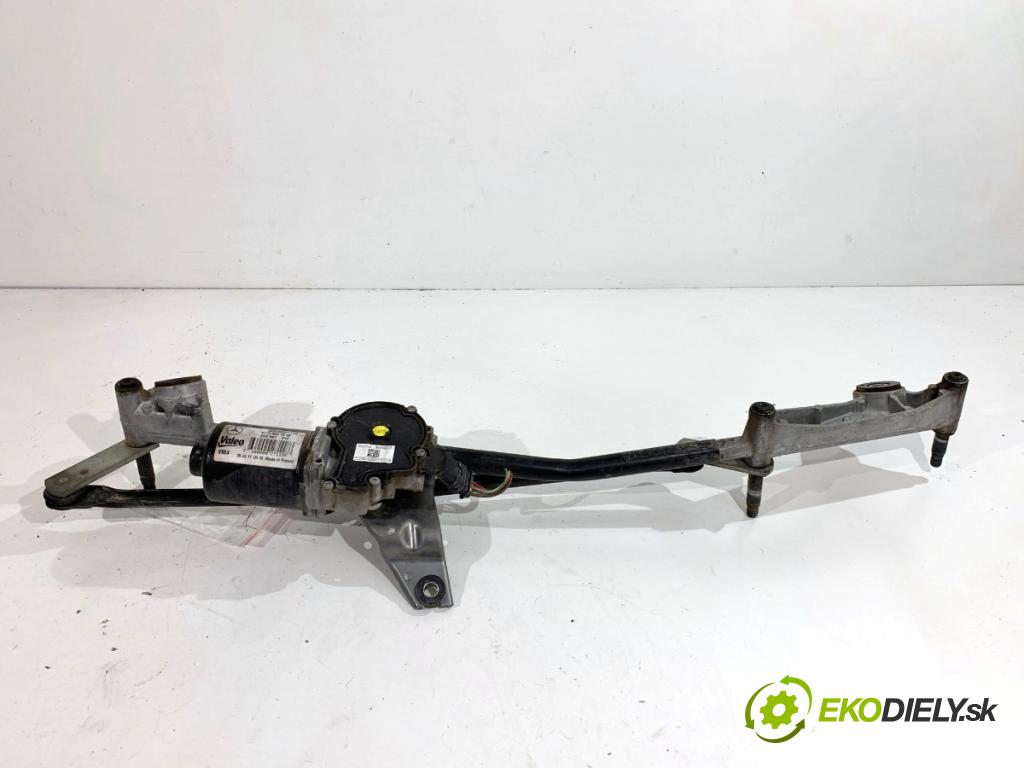 MERCEDES-BENZ CLA coupe coupe 2017 80 kW CLA 180 CDI / d (117.312) 1461 Mechanizmus stieračov predný A1769061800 (Motorček stieračov predný)