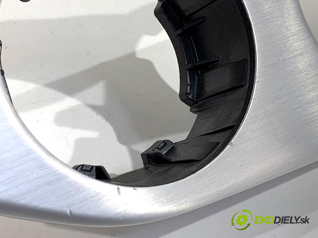 MERCEDES-BENZ CLA coupe coupe 2017 80 kW CLA 180 CDI / d (117.312) 1461 lišty kryt A1766890018 (Lišta)