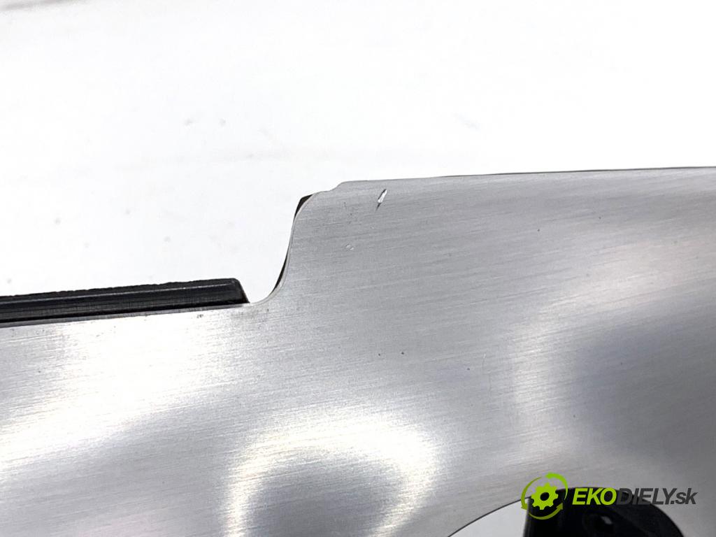 MERCEDES-BENZ CLA coupe coupe 2017 80 kW CLA 180 CDI / d (117.312) 1461 lišty kryt A1766890018 (Lišta)