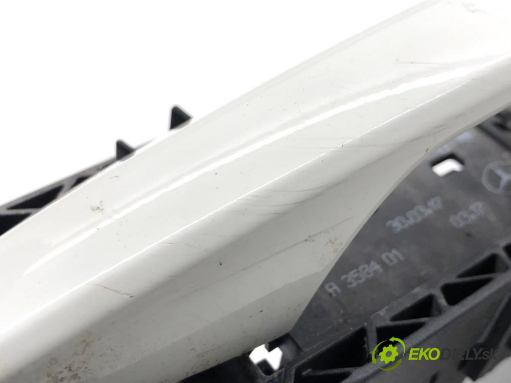 MERCEDES-BENZ CLA coupe coupe 2017 80 kW CLA 180 CDI / d (117.312) 1461 Kľučka vonkajšia ľavy predný