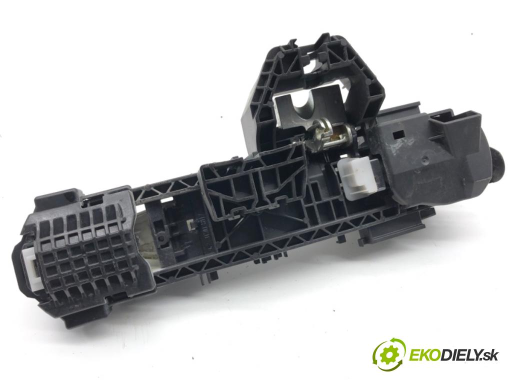 MERCEDES-BENZ CLA coupe coupe 2017 80 kW CLA 180 CDI / d (117.312) 1461 Kľučka vonkajšia ľavy predný