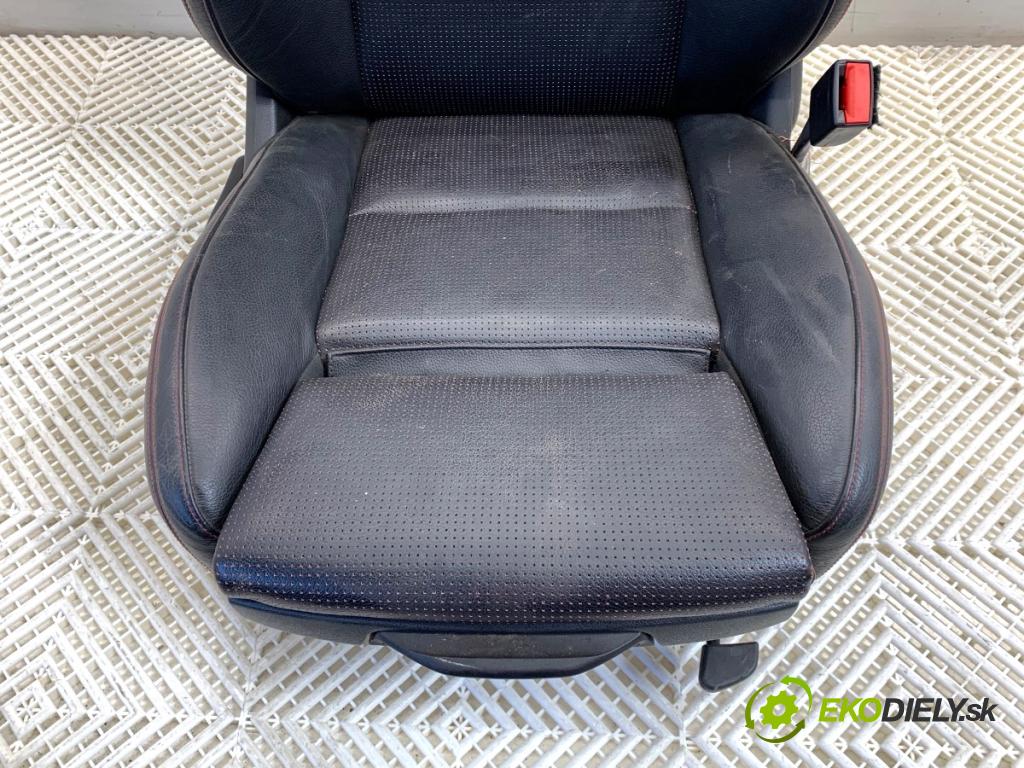 MERCEDES-BENZ CLA coupe coupe 2017 80 kW CLA 180 CDI / d (117.312) 1461 Sedadlo pravy predný