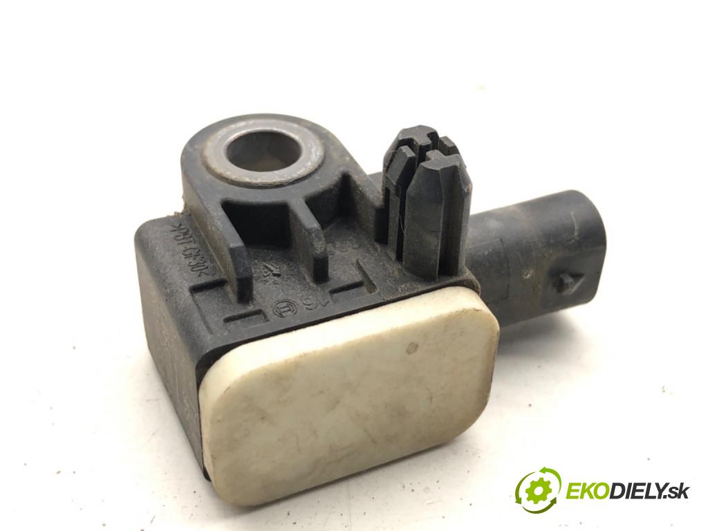 MERCEDES-BENZ CLA coupe coupe 2017 80 kW CLA 180 CDI / d (117.312) 1461 Snímač nárazu A1668210151 (Snímač nárazu)