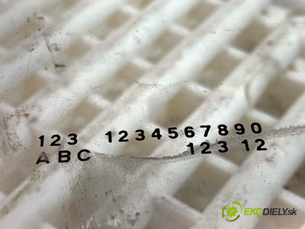 MERCEDES-BENZ CLA coupe coupe 2017 80 kW CLA 180 CDI / d (117.312) 1461 Okno pravy predný