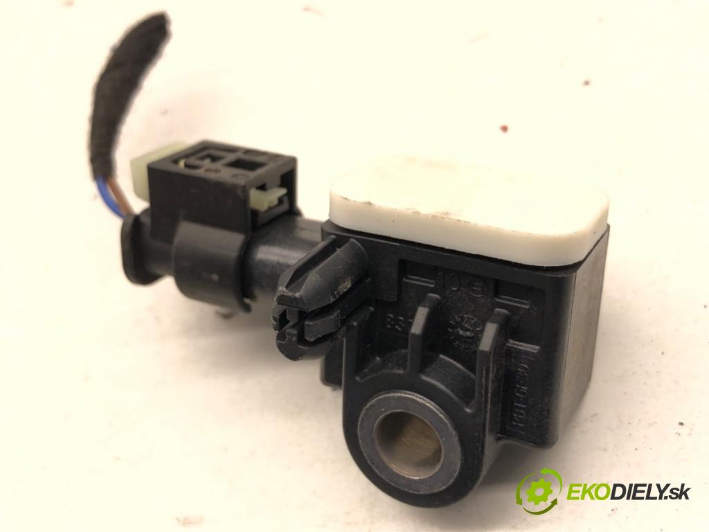 MERCEDES-BENZ CLA coupe coupe 2017 80 kW CLA 180 CDI / d (117.312) 1461 snímač nárazu A1668210151 (Snímač nárazu)