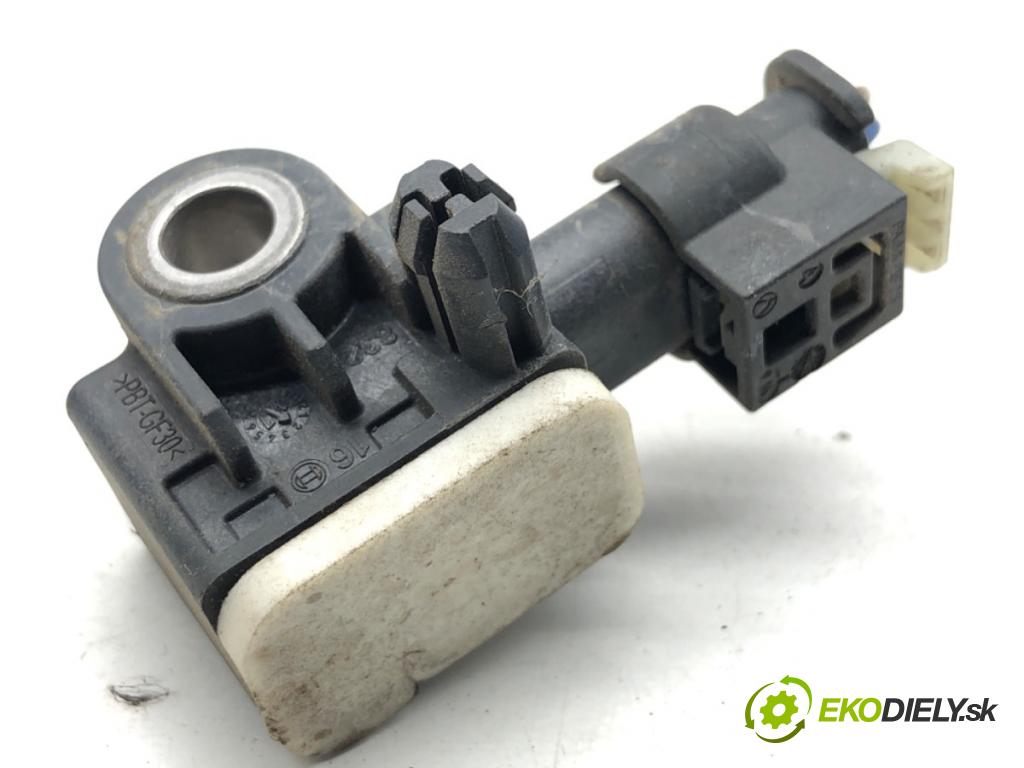 MERCEDES-BENZ CLA coupe coupe 2017 80 kW CLA 180 CDI / d (117.312) 1461 snímač nárazu A1668210151 (Snímač nárazu)