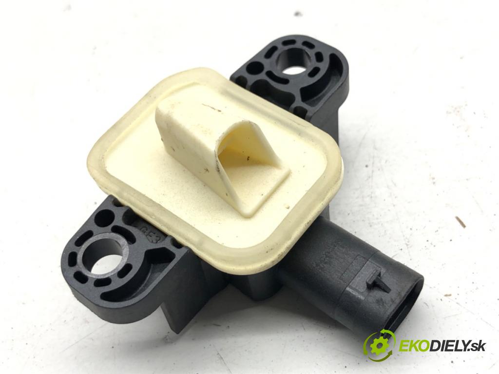 MERCEDES-BENZ CLA coupe coupe 2017 80 kW CLA 180 CDI / d (117.312) 1461 snímač nárazu A1668210351 (Snímač nárazu)