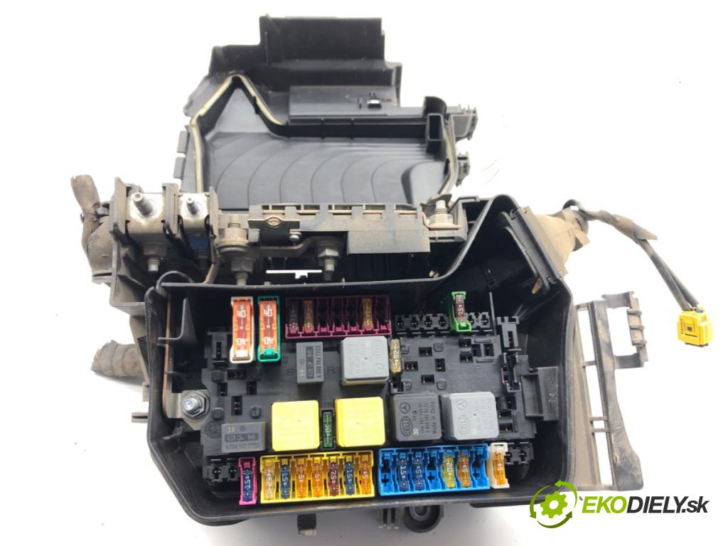 MERCEDES-BENZ CLA coupe coupe 2017 80 kW CLA 180 CDI / d (117.312) 1461 Skrinka poistková 2469980601 (Poistková skrinka)