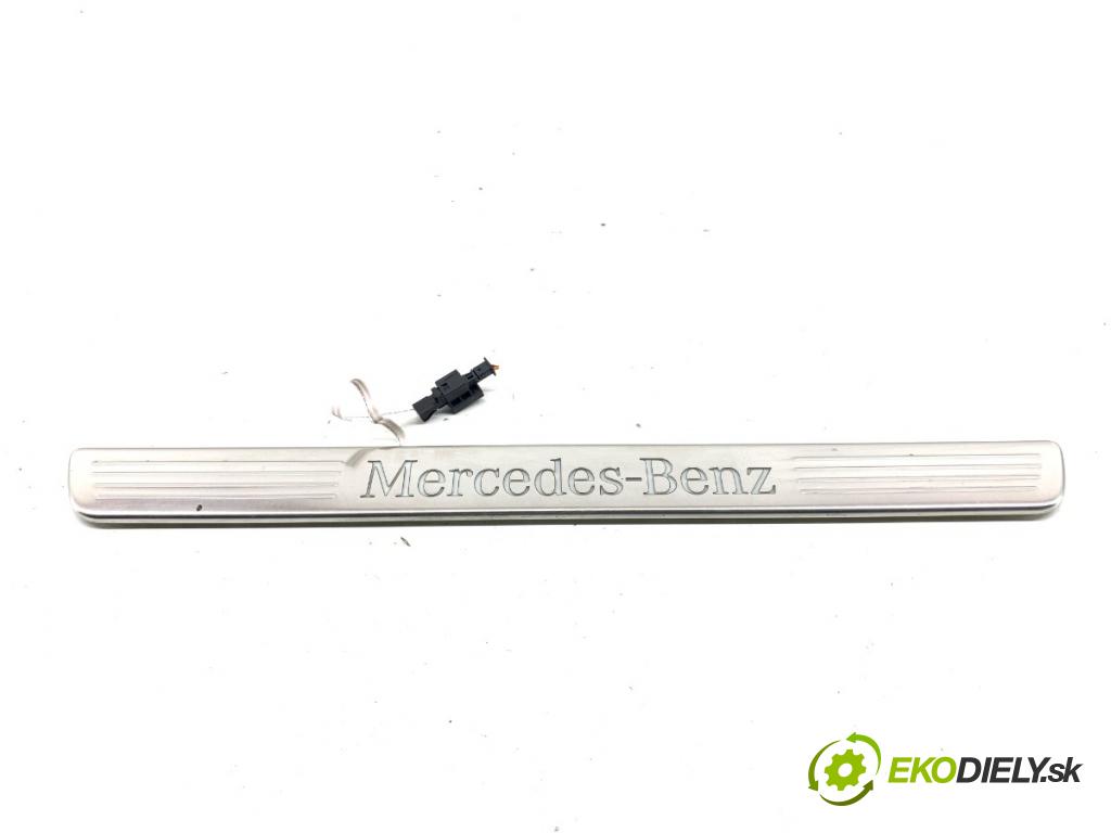 MERCEDES-BENZ CLA coupe coupe 2017 80 kW CLA 180 CDI / d (117.312) 1461 Lišta Násada prahu predný ľavá strana A2466805300