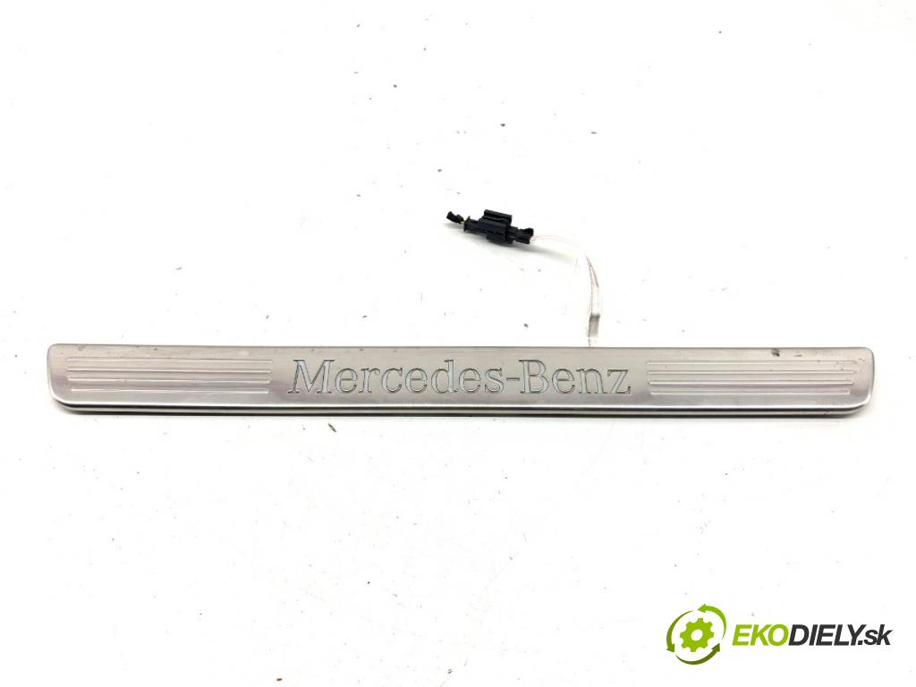 MERCEDES-BENZ CLA coupe coupe 2017 80 kW CLA 180 CDI / d (117.312) 1461 Lišta Násada prahu predný pravá A2466805400