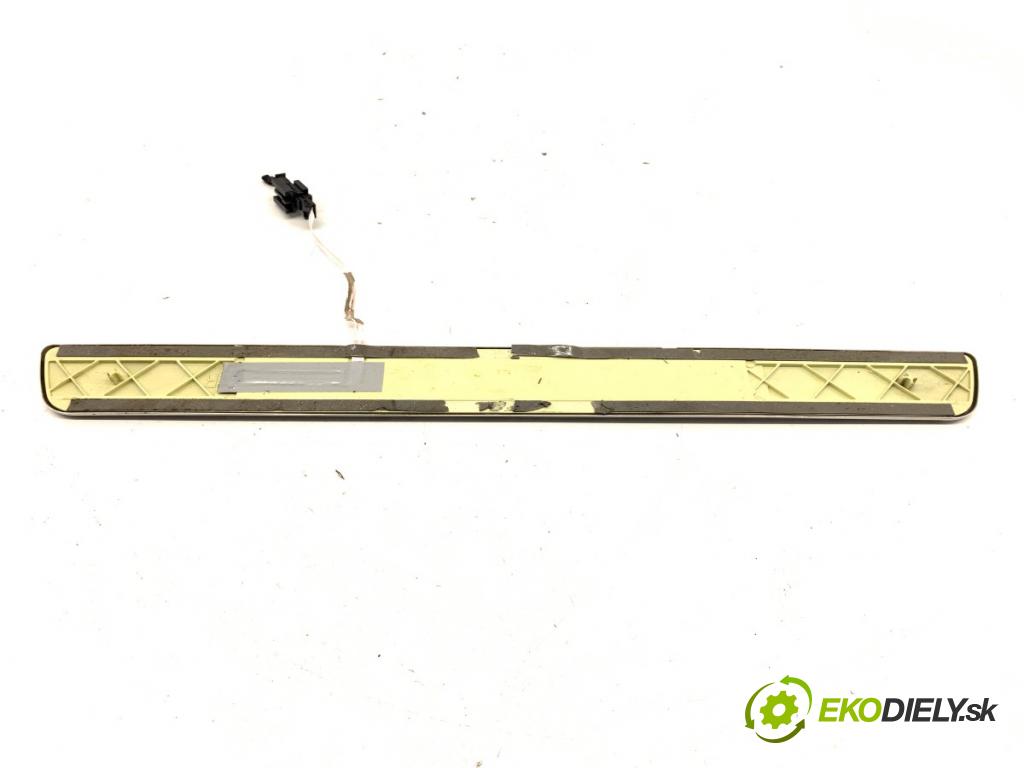 MERCEDES-BENZ CLA coupe coupe 2017 80 kW CLA 180 CDI / d (117.312) 1461 Lišta Násada prahu predný pravá A2466805400