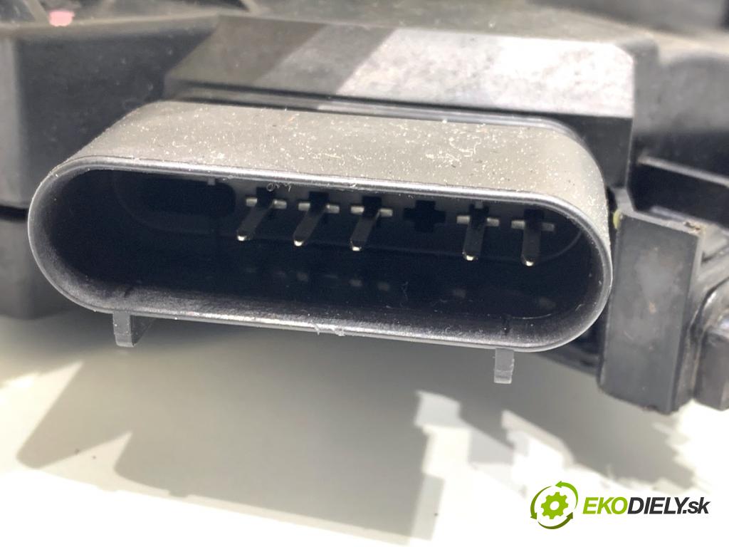 FORD USA ESCAPE III  2017 179 kW 2.0 179 kW [242 KM] 2017 - 2018 1983 zámok Dvere pravy predný BF6A-F21812-AN