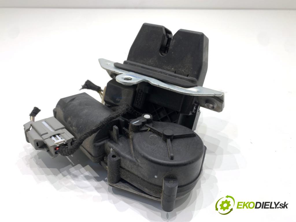 FORD USA ESCAPE III  2017 179 kW 2.0 179 kW [242 KM] 2017 - 2018 1983 zámok dveří zadní část