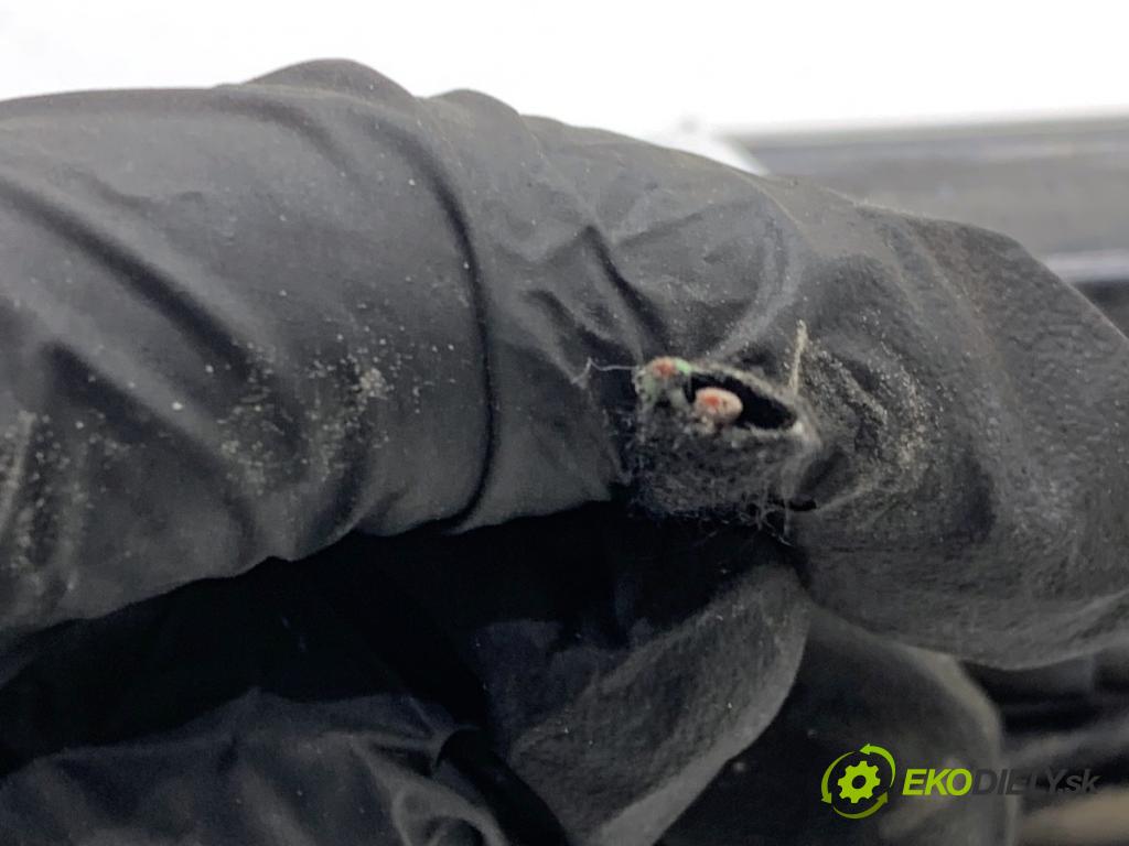 FORD USA ESCAPE III  2017 179 kW 2.0 179 kW [242 KM] 2017 - 2018 1983 klika dveří zadní část