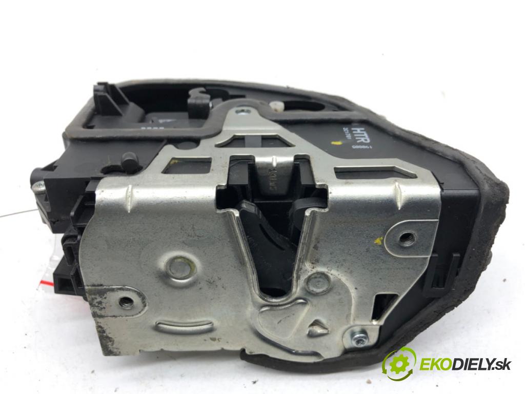 BMW E90 sedan 2005 95 kW 318 i 1995 zámok Dvere pravy zad 4389476