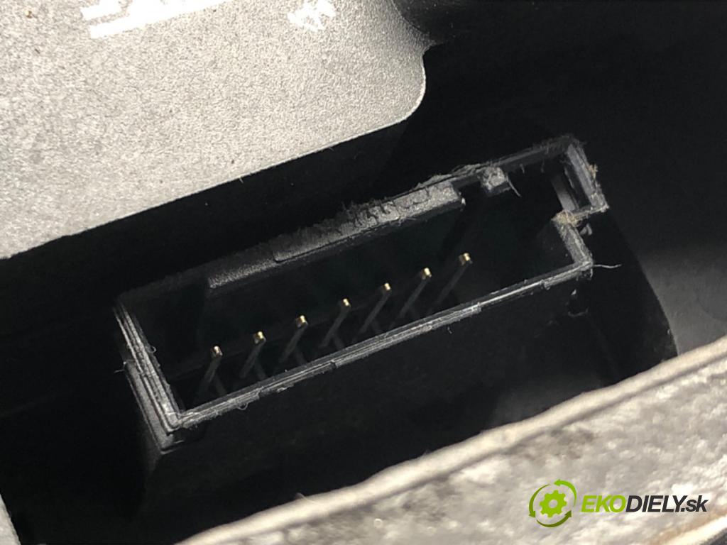 BMW E90 sedan 2005 95 kW 318 i 1995 zámok Dvere pravy zad 4389476