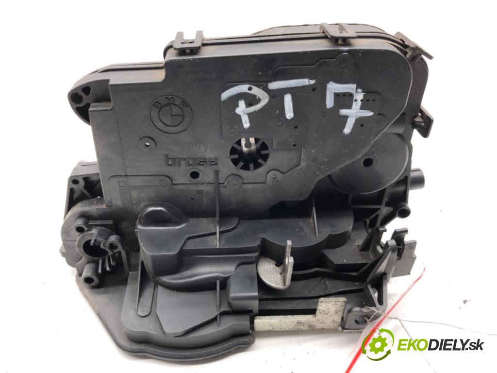 BMW E90 sedan 2005 95 kW 318 i 1995 zámok Dvere pravy zad 4389476