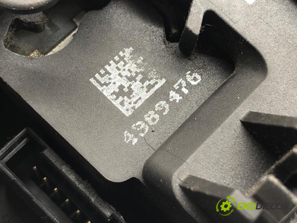BMW E90 sedan 2005 95 kW 318 i 1995 zámok dveře pravý zadní část 4389476