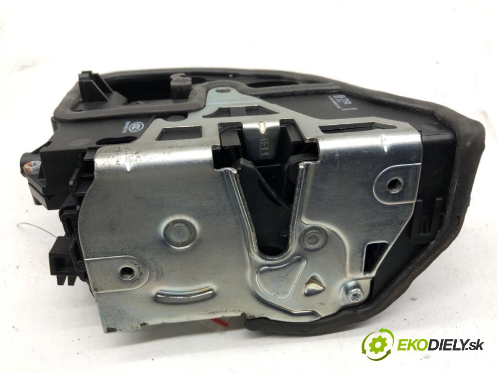 BMW E90 sedan 2005 95 kW 318 i 1995 zámok Dvere pravy predný 7059974