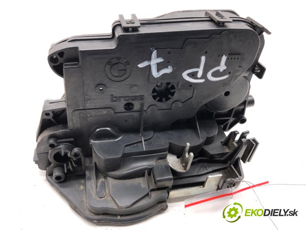 BMW E90 sedan 2005 95 kW 318 i 1995 zámok Dvere pravy predný 7059974