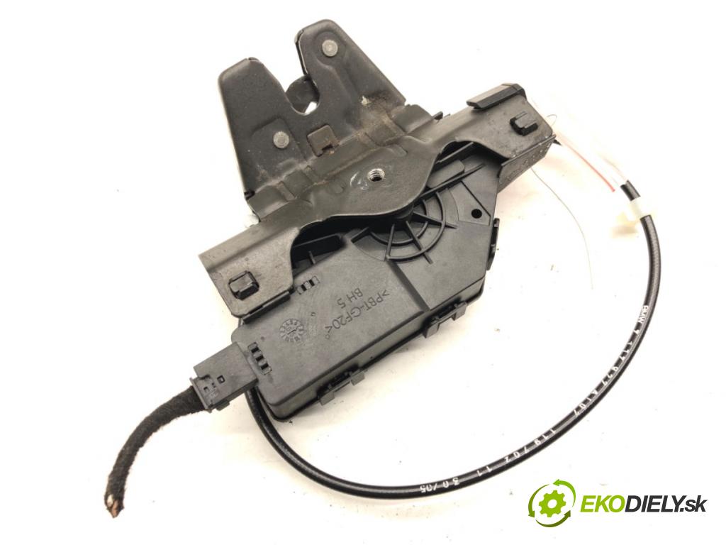 BMW E90 sedan 2005 95 kW 318 i 1995 zámok dverí zad 8196401
