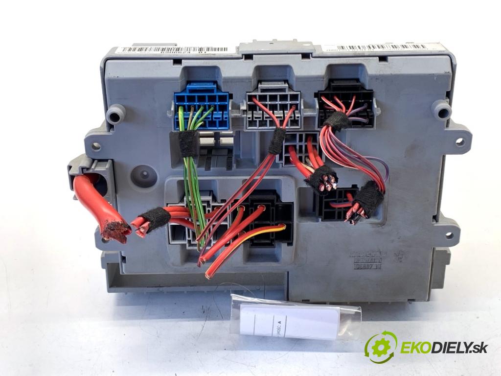 BMW E90 sedan 2005 95 kW 318 i 1995 skříňka poistková 6906624 (Pojistková skříňka)