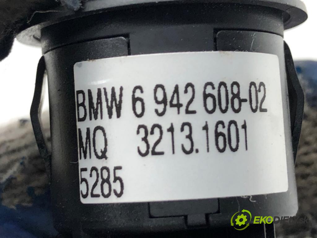 BMW E90 sedan 2005 95 kW 318 i 1995 vypínač přepínač tažného oka 6942608
