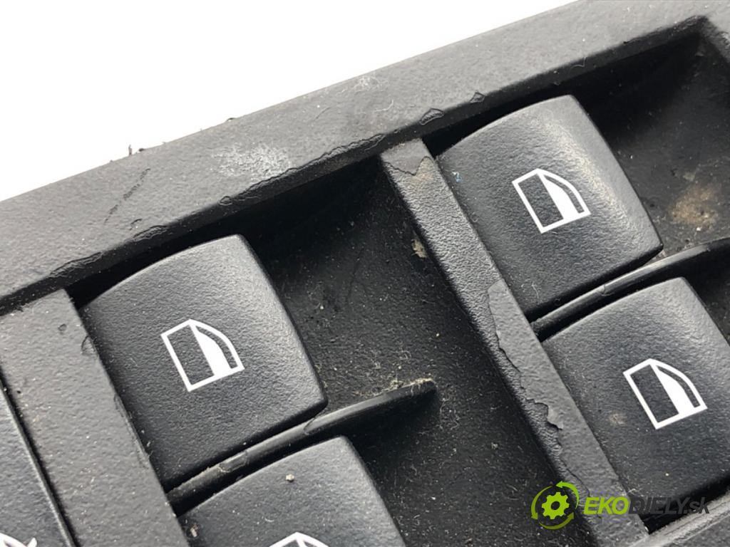 BMW E90 sedan 2005 95 kW 318 i 1995 Prepínač okien  (Prepínacie páčky pod volantom)