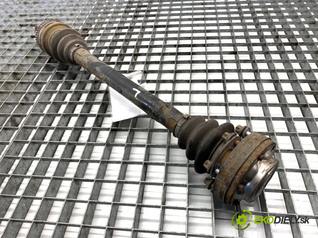 BMW E90 sedan 2005 95 kW 318 i 1995 poloos levý zadní část 7525821